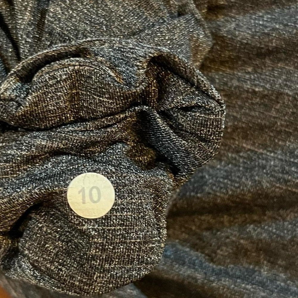 Lululemon Run Wild Reflective Short sleeve Tech Tee 10 EUC - Picture 7 of 8